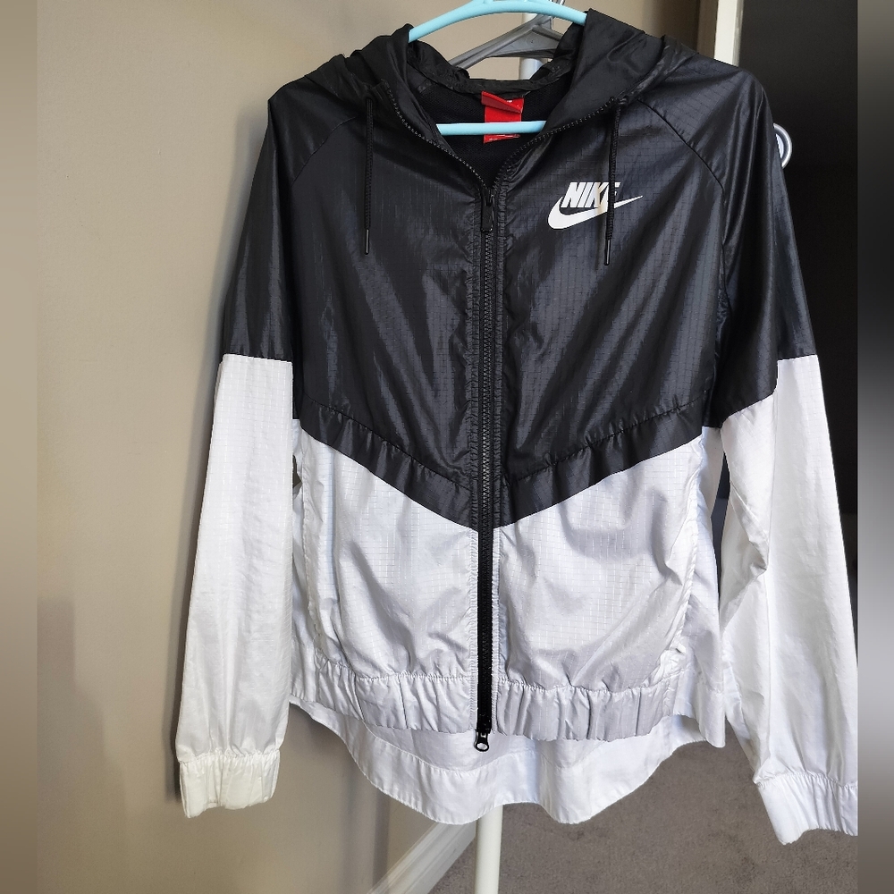 Nike Womens Black and White Windbreaker Jacket